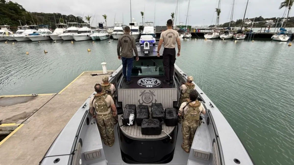 140 kg de cocaína são encontrados em casco de navio no ES