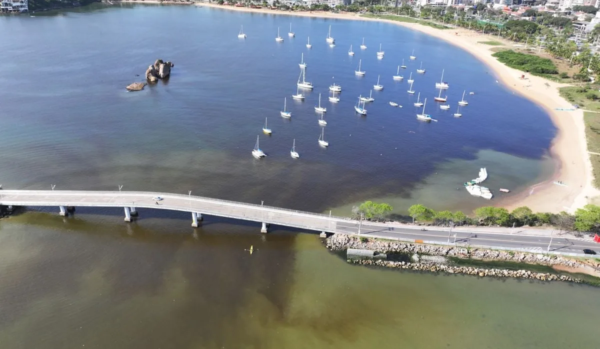 Ministério Público cobra medidas após mancha voltar ao mar de Vitória