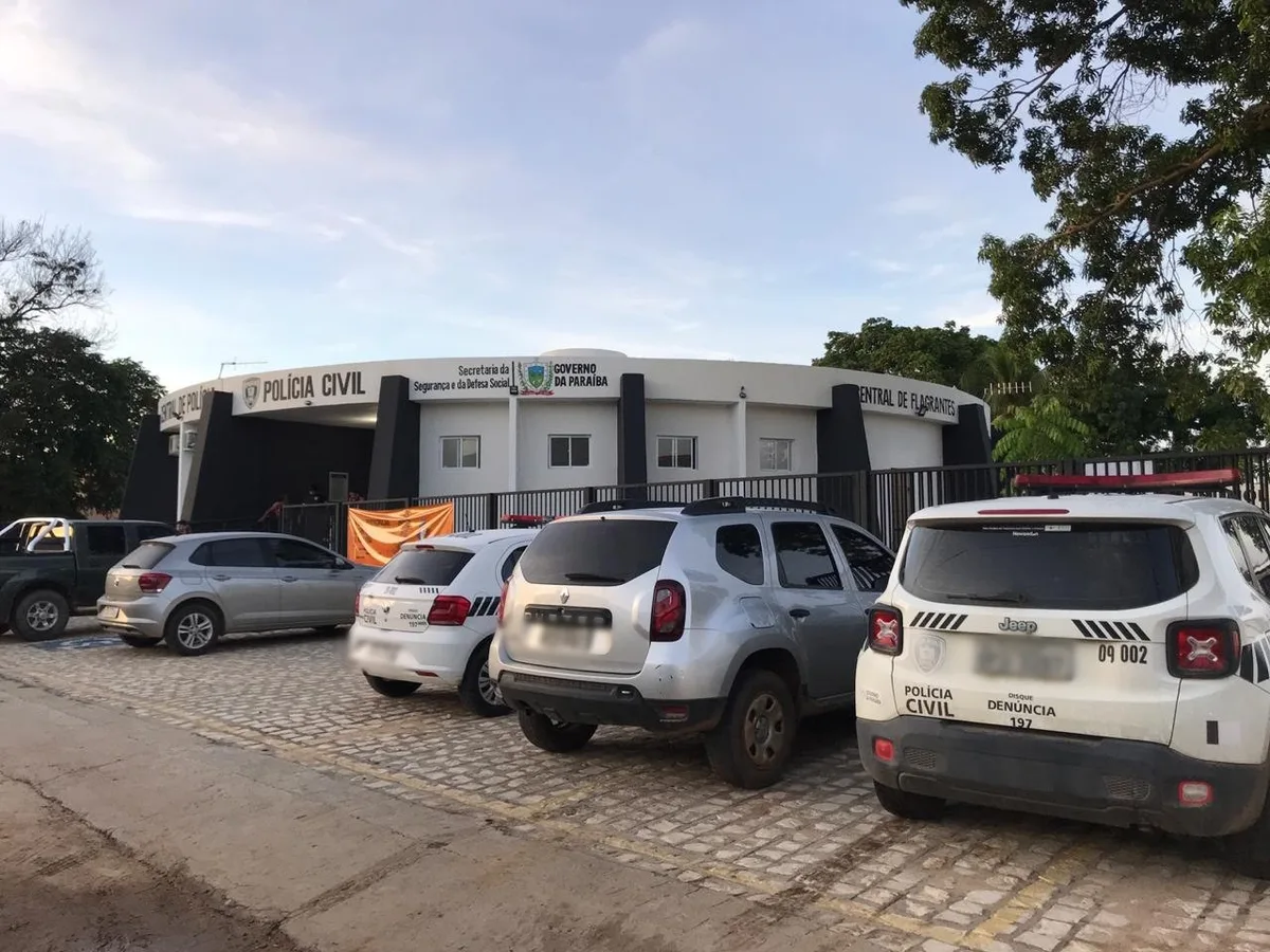 Homem é preso suspeito de agredir mulher e morder policial durante abordagem, no Sertão da Paraíba
