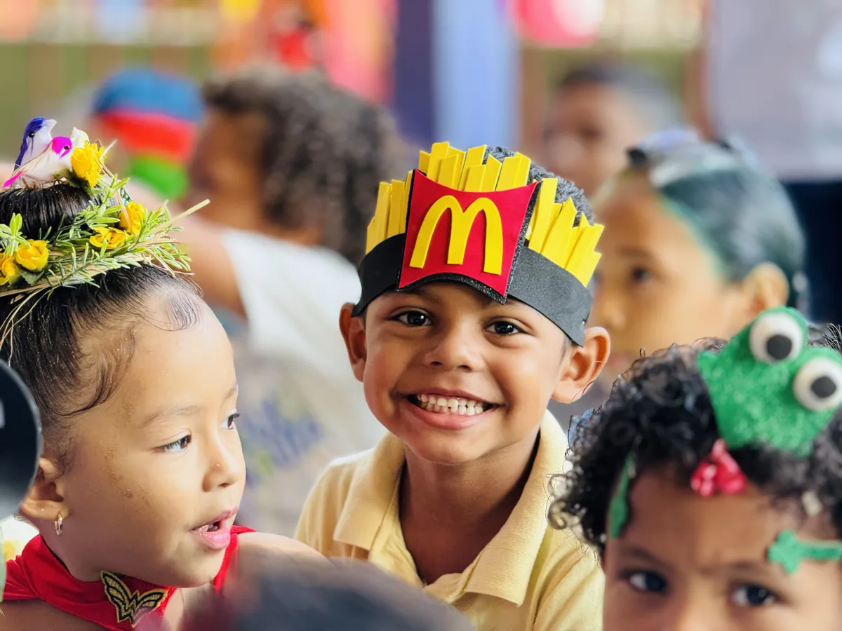 'PL do Cabelo Maluco': deputado propõe regras para atividades temáticas em escolas de MT
