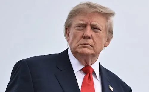 Trump decidirá "muy pronto" si se suma a los ataques saudíes contra hutíes; "es posible. Vamos a estudiar la cuestión", dice