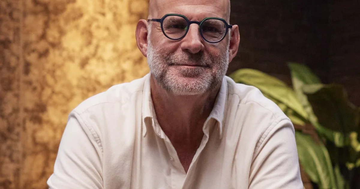 Quién es Harlan Coben, el escritor que se convirtió en una máquina de éxitos para Netflix
