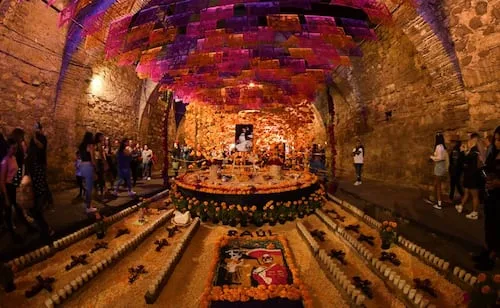 Festival del Día de Muertos en Guanajuato; recorre túneles decorados