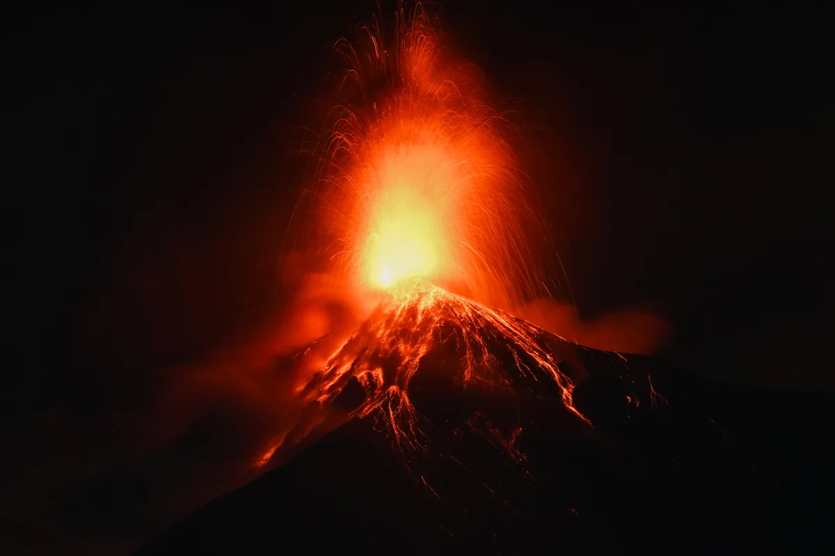 Un volcán podría ocultar la mina del futuro: hallan fluidos con metales clave para baterías y energías limpias