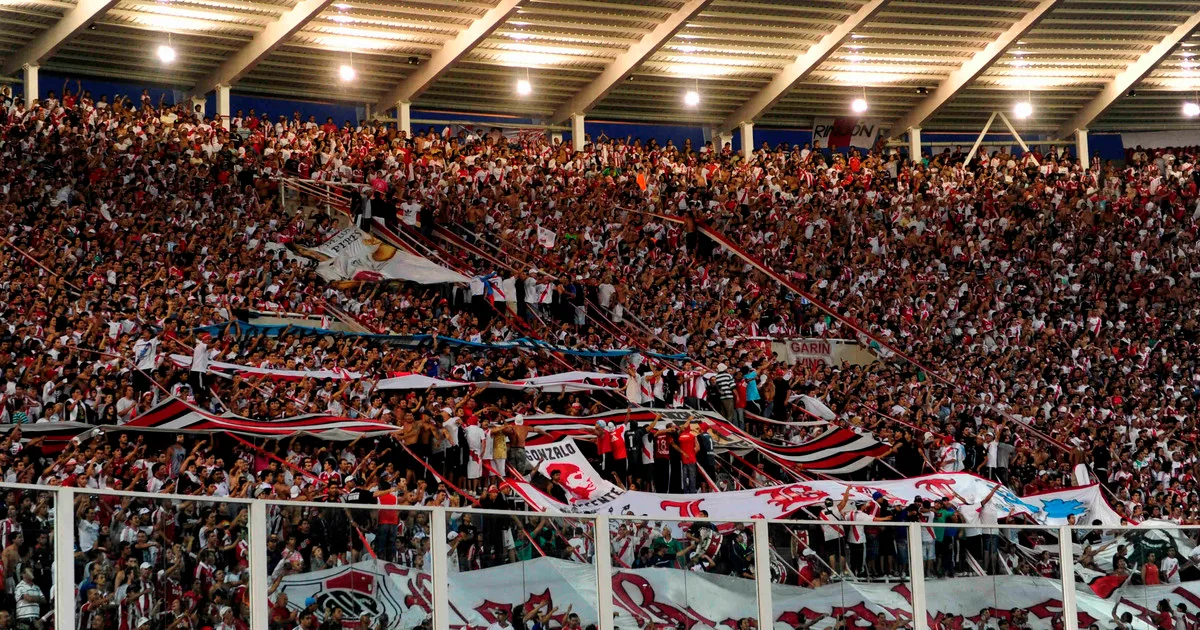 Los motivos que le permitirían a River tener visitantes ante Belgrano: "Beneficio deportivo y financiero..."