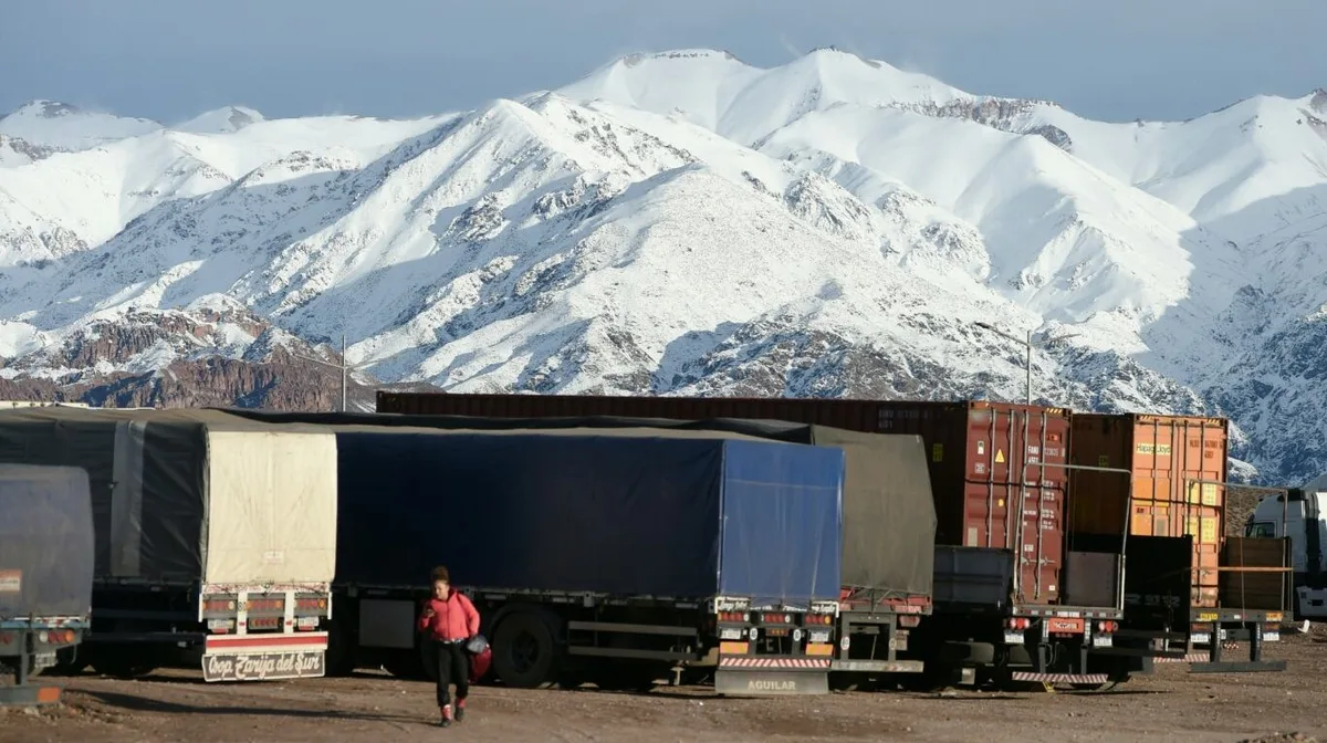 Tras más de un mes cerrado, reabrió el Paso Cristo Redentor en Mendoza: miles de camiones esperan para cruzar la frontera
