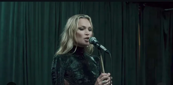 Temperatura máxima com Gucci e Kate Moss ao som de ‘Wicked Game’