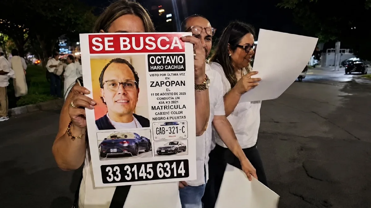 Familiares de empresarios desaparecidos protestan frente a Casa Jalisco y exigen su localización con vida