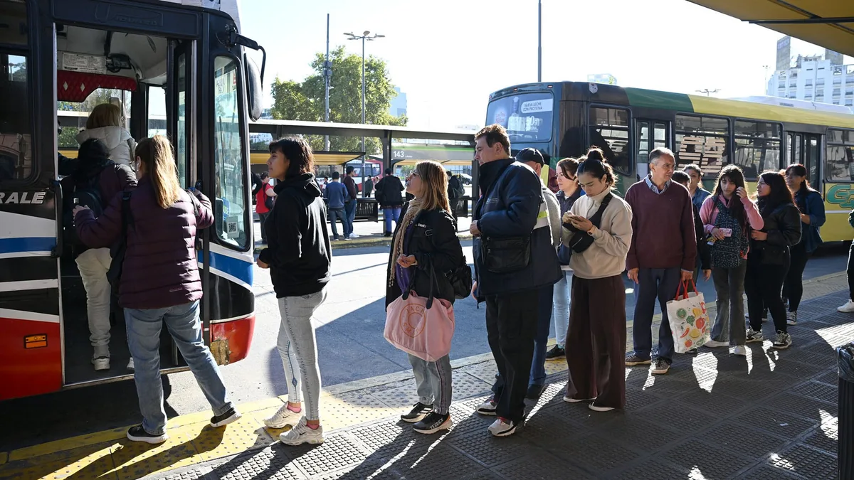 Cae el uso del transporte público en el AMBA mientras aumentan las tarifas: cuáles son las causas