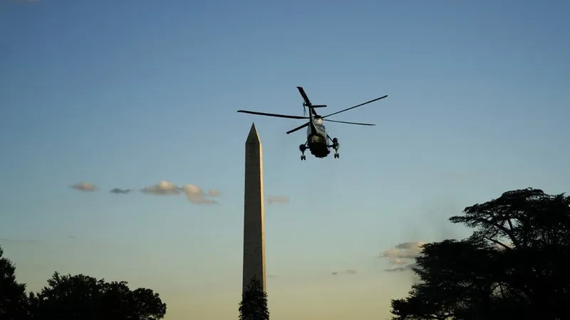 Hélicoptère de Donald Trump trop proche d'un avion: les travaux à la Maison Blanche mis en cause par un rapport