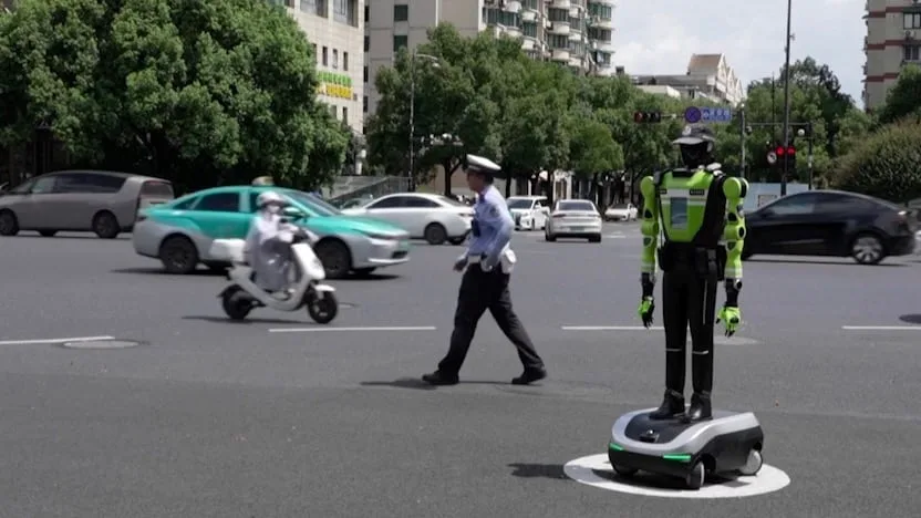 Unterstützung für Polizei - Robo-Cops sollen Verkehr in China regeln
