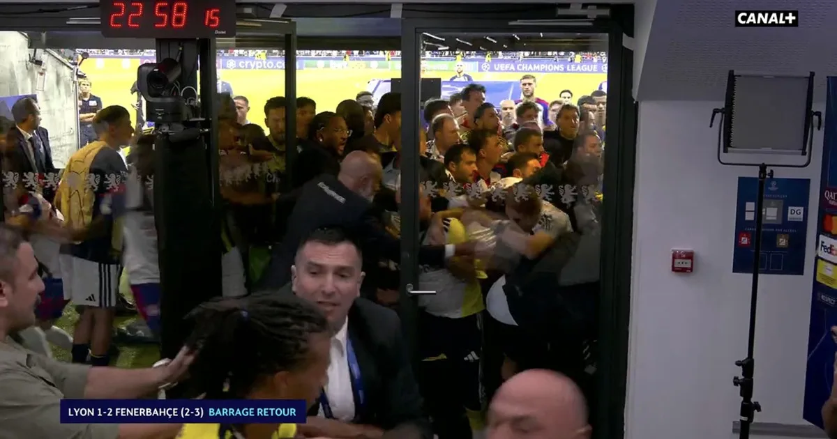 Fenerbahce eliminó al Lyon de Nico Tagliafico de la Champions League y terminó en batalla campal: los videos de la pelea en Francia
