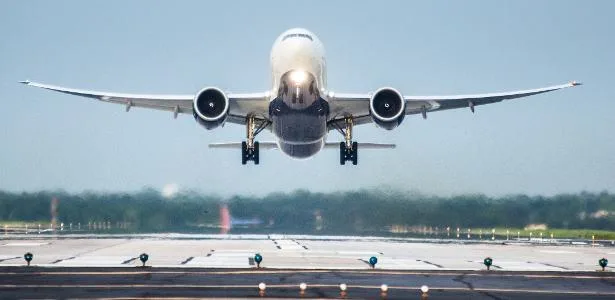 Top10: Aeroporto mais movimentado do mundo transporta quase 1 Brasil ao ano