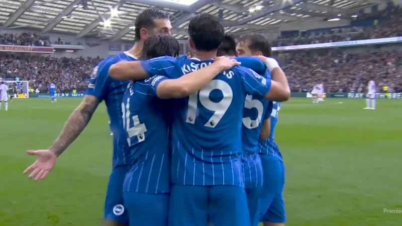 Gomez scores stunner from halfway