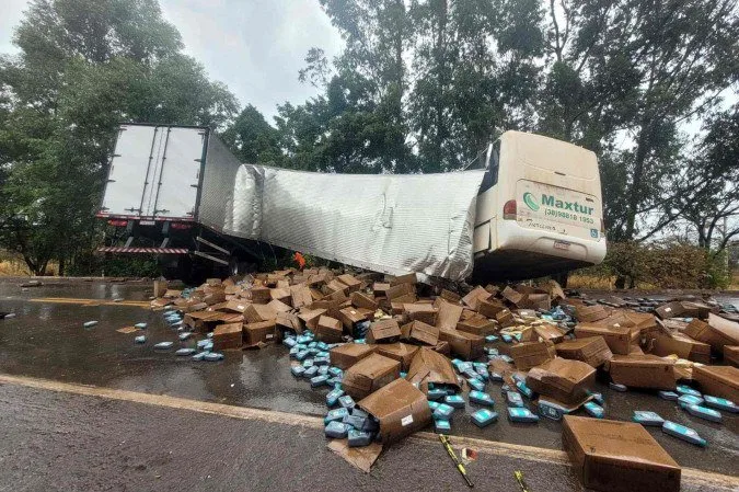 BR-040: sobe para dois o número de mortos em acidente em Minas