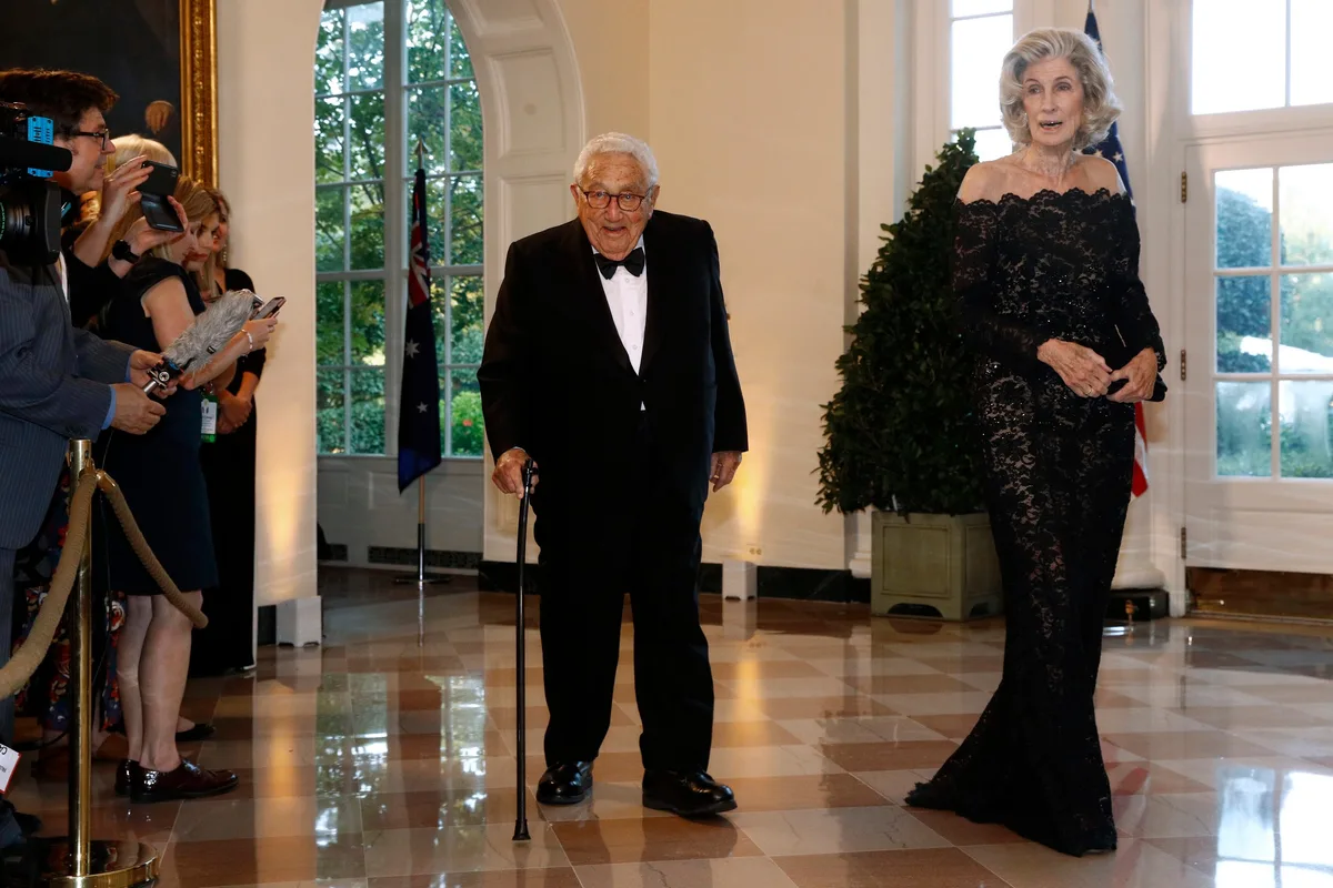 Muere a los 92 años Nancy Kissinger, viuda y consejera del histórico ex secretario de Estado Henry Kissinger