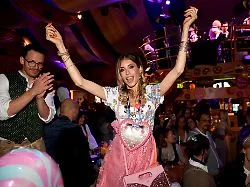 Cathy Hummels hat eine Idee: Darum müssen Influencer für Oktoberfest-Lizenz blechen