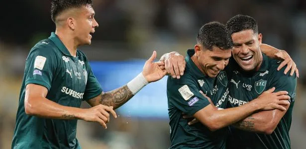 Savarino brilha com três gols e lidera goleada do Fluminense sobre Coritiba