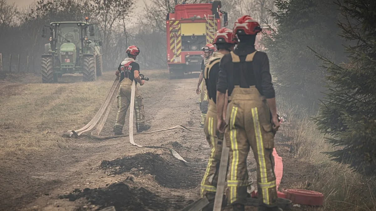 Bélgica combate enorme incêndio que avança em direção à Alemanha