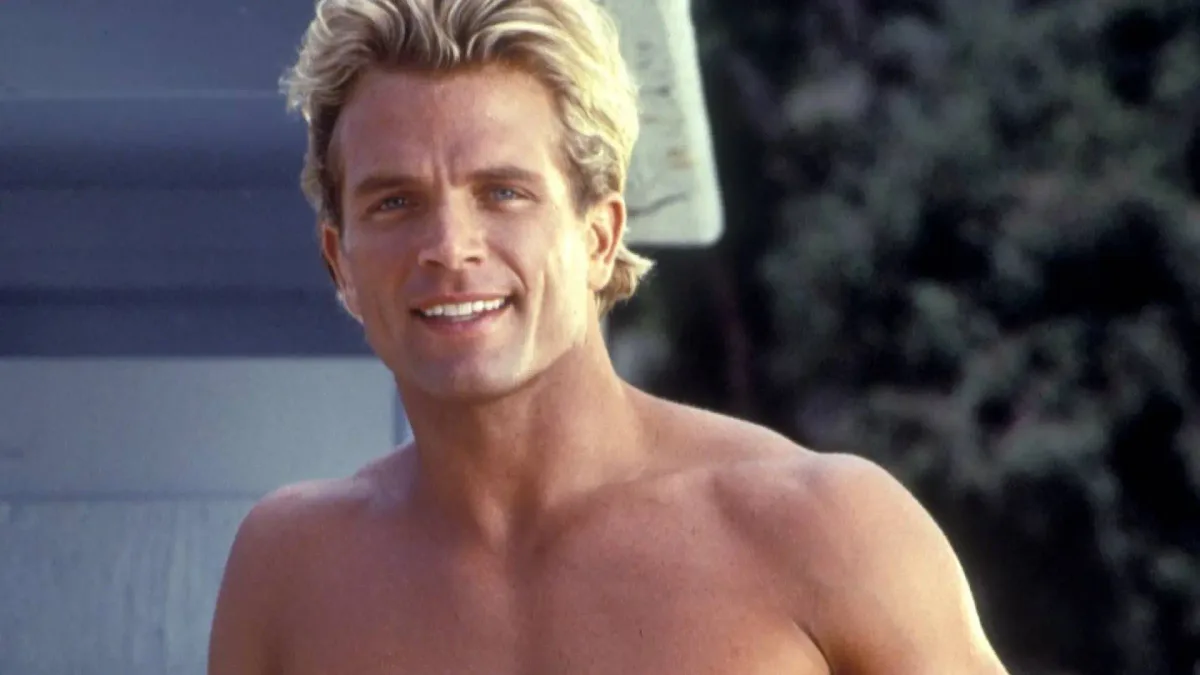 Así es, a sus 58 años, David Chokachie: de vigilante en 'Baywatch' a socorrista de piscina