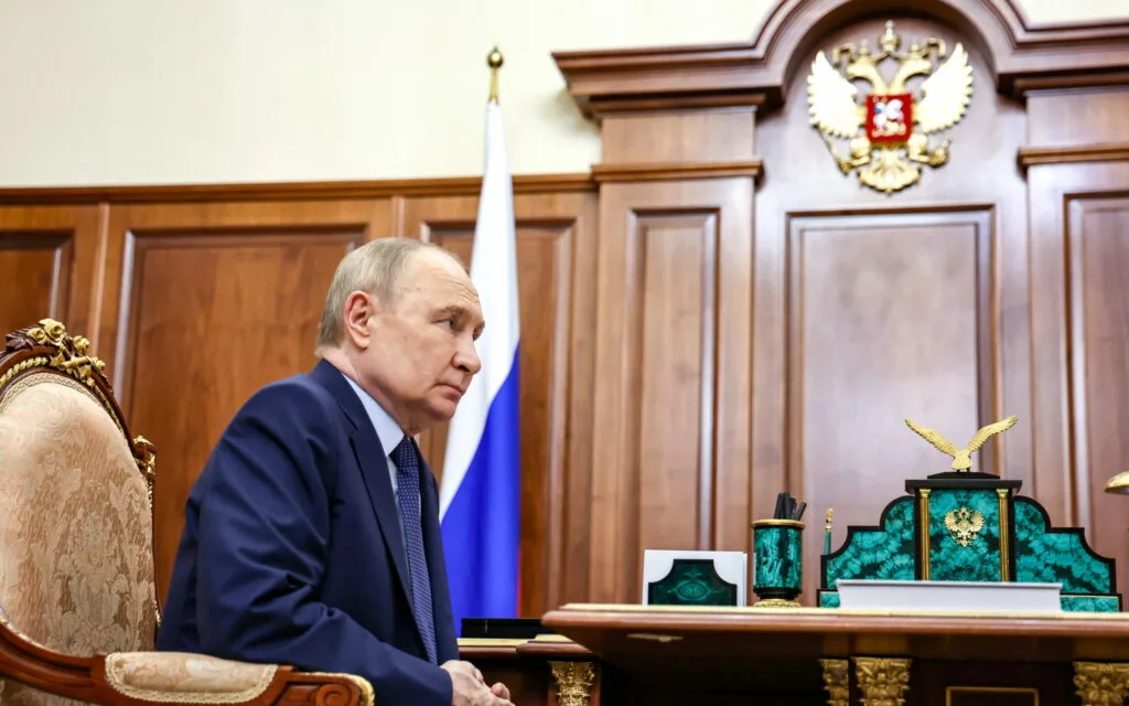 Putin usa voto eletrónico na segurança do gabinete