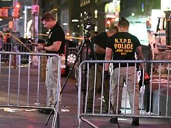 "Anlasslose Messerattacke": Frau sticht auf Passanten am New Yorker Times Square ein