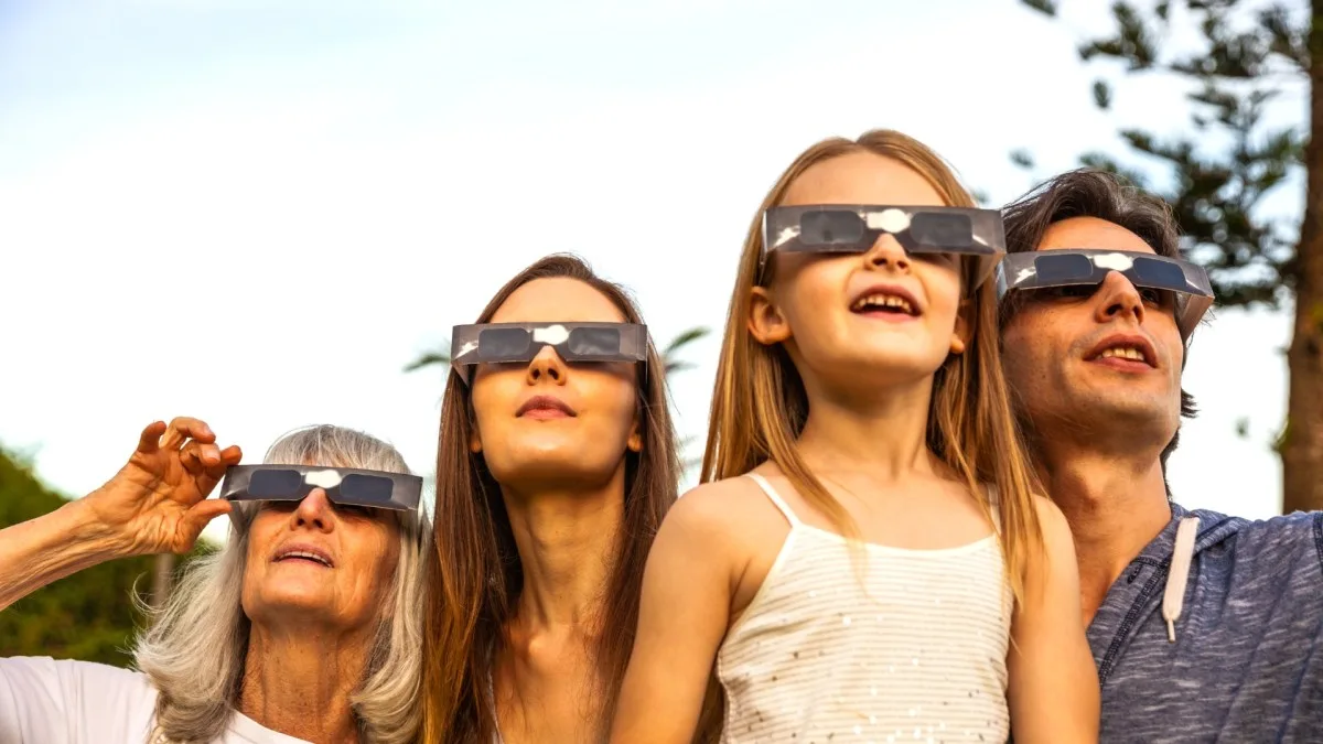 Comment regarder l’éclipse solaire du 12 août avec des enfants ?