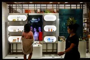 Confiança do consumidor nos EUA cai em agosto, diz Conference Board