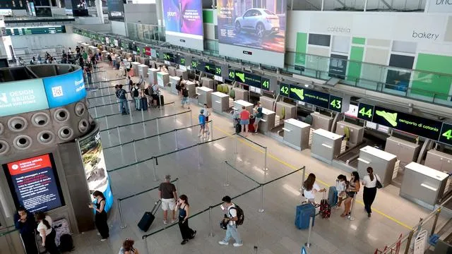 Vulkan: Wegen Ätna-Asche weniger Landungen am Flughafen von Catania