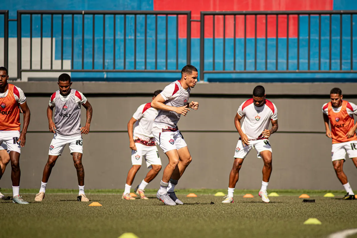 Vitória rescinde com promessa da base que atuou no Baianão