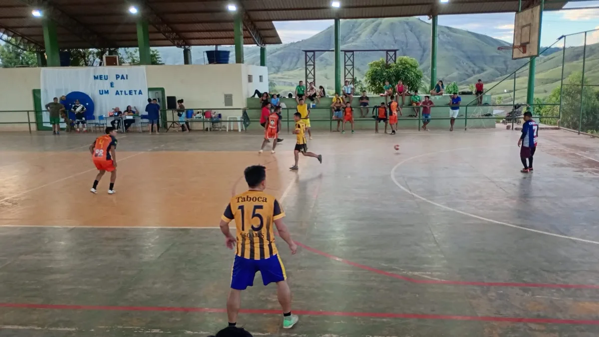 Uiramutã reúne moradores em torneios de futsal e vôlei de areia em homenagem aos pais
