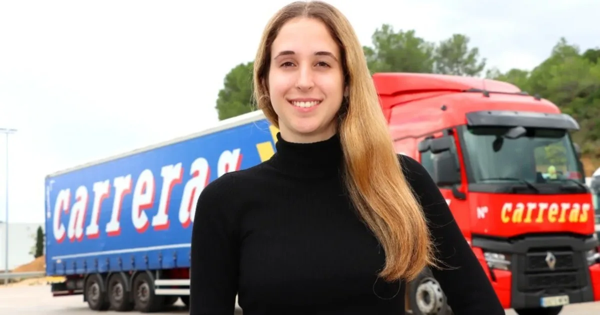 Una camionera trabajando en España: "Hago las 8 horas que me dijeron y cobro 2000 euros al mes"