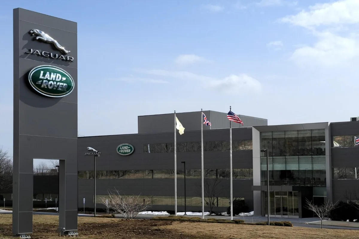 Les bénéfices de Jaguar Land Rover s’effondrent, 4 000 licenciements prévus