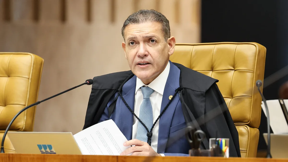 Nunes Marques reconsidera própria decisão sobre “Exército de Lula”
