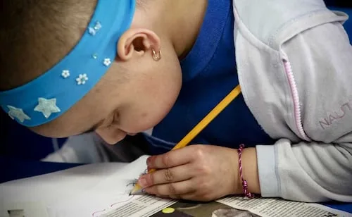 Paco Arango pide atender el cáncer infantil en México; anuncia donativos para dos instituciones