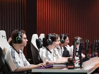 La coupe du monde d’e-sport s’achève : faut-il rapprocher les jeux vidéo de l’école, comme le gouvernement l’envisage ?