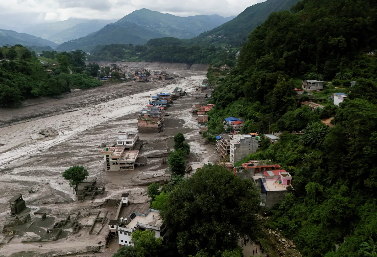Colapso de uma geleira pode ter desencadeado a avalanche mortal no Nepal, dizem especialistas