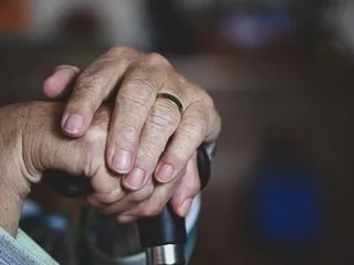 Un Ehpad du Doubs laisse 90 résidents toute une nuit sans personnel, la direction présente ses excuses aux familles