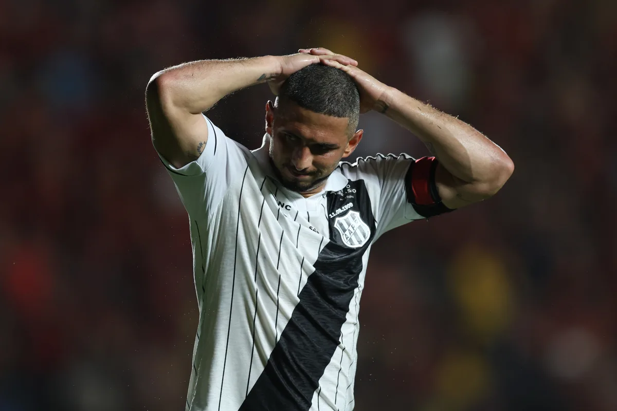 Ponte acumula recordes negativos, e média projeta 100 gols sofridos no ano