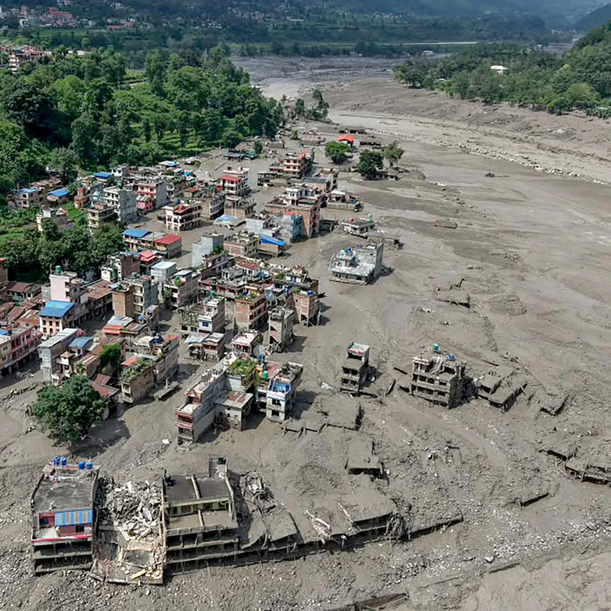 Rettungskräfte im Einsatz - Mindestens 157 Tote nach Sturzflut im Grenzgebiet Nepals und Chinas