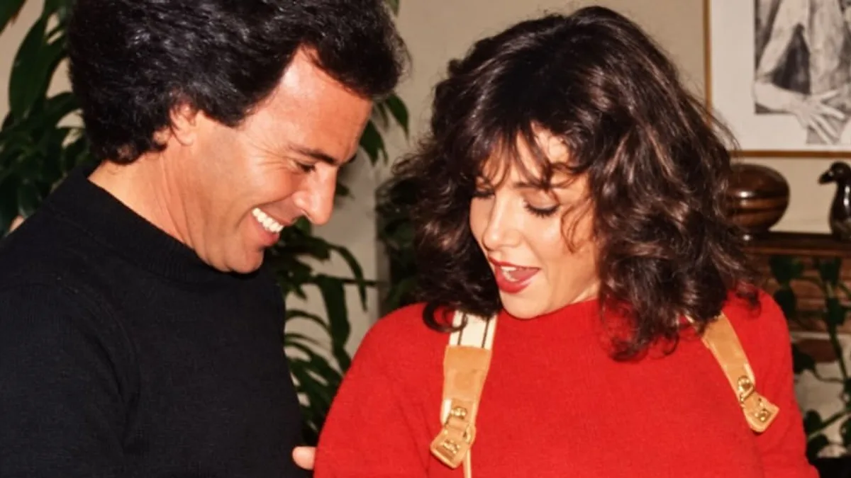 Ana Obregón abre el álbum de su amistad con Julio Iglesias para felicitarle por su cumpleaños: "Te mereces ser feliz"