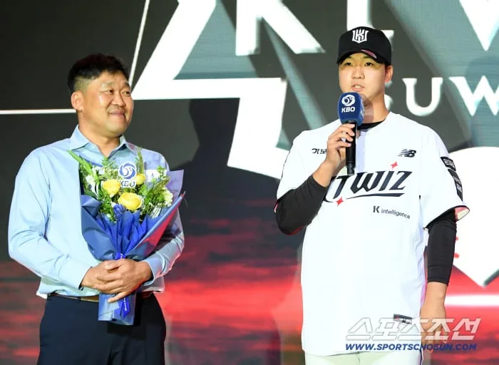 [포토] KT 1라운드 지명 유신고 이승원