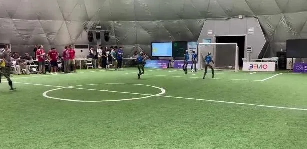 No futebol de robôs, brasileiros perdem dos chineses, mas ganham do resto