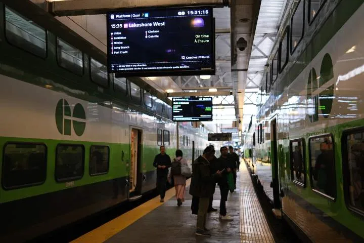 Metrolinx hikes penalties for fare evasion to $200 and higher