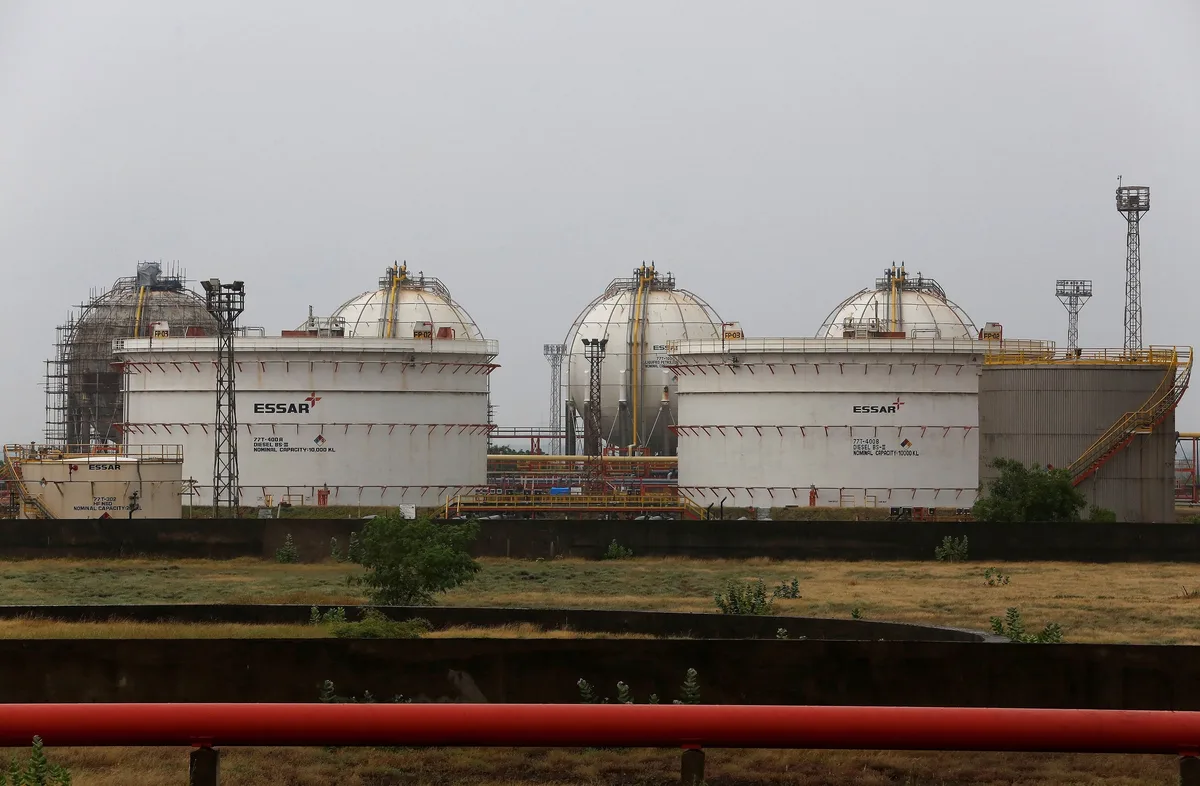 Oil settles up more than 2% after Trump threatens countries supporting Iran