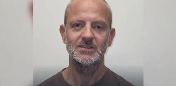 Homem é indiciado por esfaquear muçulmano em shopping nos EUA