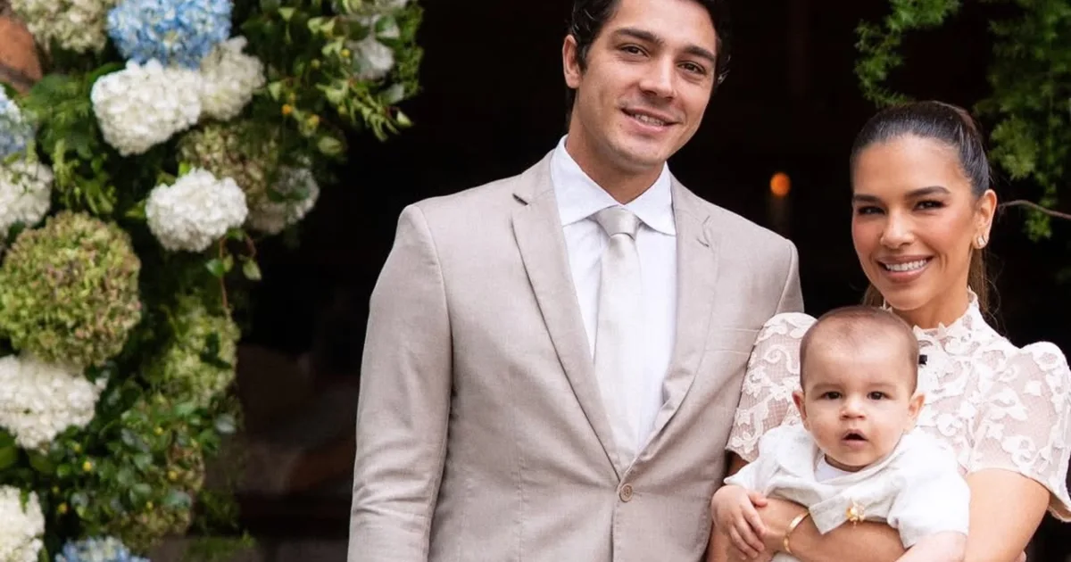Mariana Rios aposta em vestido de renda de R$ 3,7 mil para batizado do filho Palo