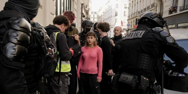 EN DIRECT, manifestations du 17 octobre : à Paris, Lyon, Bordeaux et d’autres grandes villes, des tensions entre les forces de l’ordre et des manifestants avant le départ des cortèges
