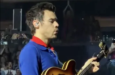 Harry Styles canta música inédita em homenagem a Liam Payne dois anos após morte do amigo