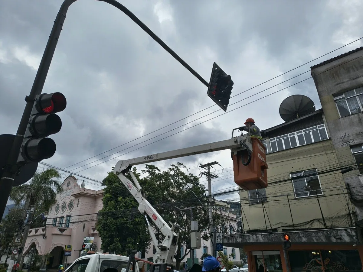 Teresópolis começa a instalar semáforos inteligentes